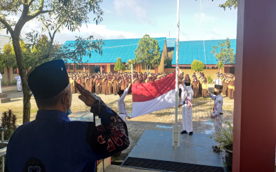 Upacara Bendera Dalam Rangka Memperingati Hari Pendidikan Nasional